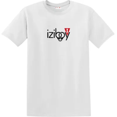 T-Shirt Menottes Blanc inscription iziboy dont le "b" et le "o" forment une paire de menottes. Une serrure rouge métal et imbriqué au-dessus du "y"