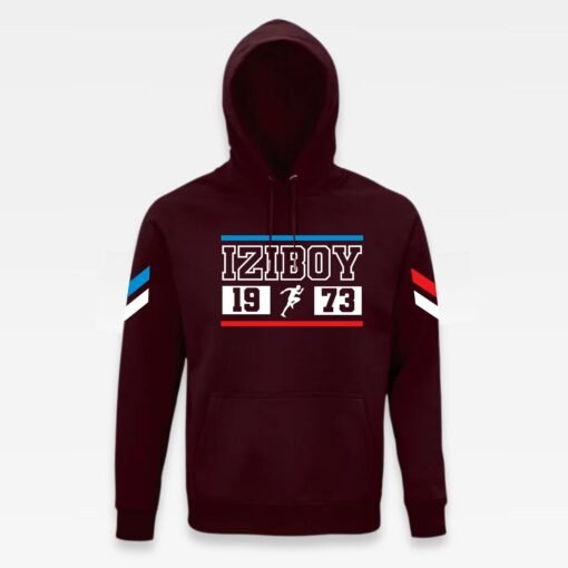 Sweat à capuche iziboy bordeaux 1973 avec inscription bleu turquoise, blanche et bleu vu de dos